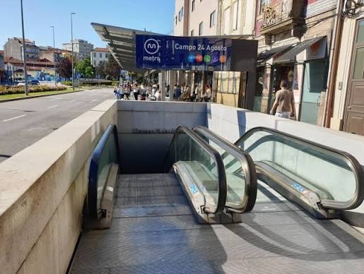 Campo 24 de Agosto metro station escalators