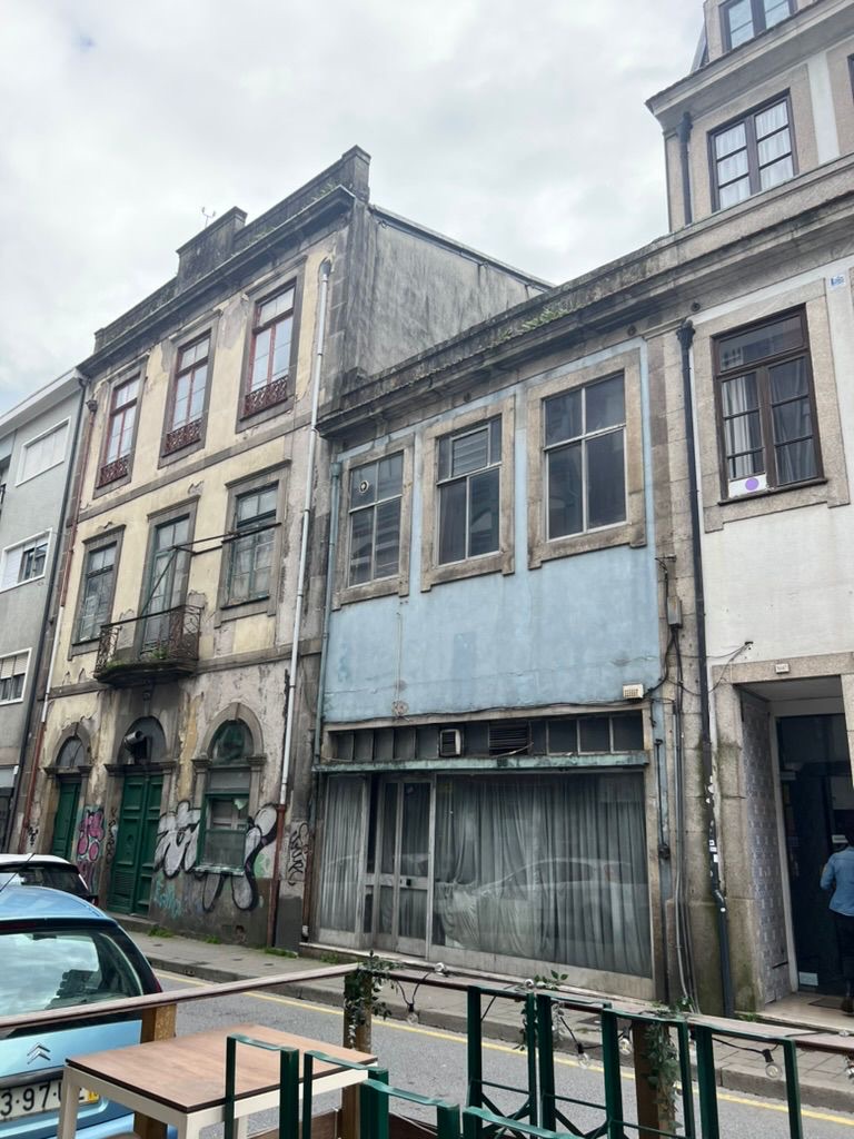 The 19th-century building at Rua de Santo Ildefonso 368-370, Porto
