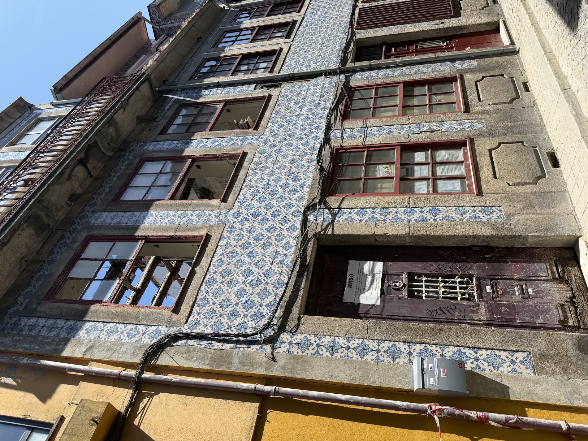 The blue-tiled façade of the Poço das Patas building in Porto